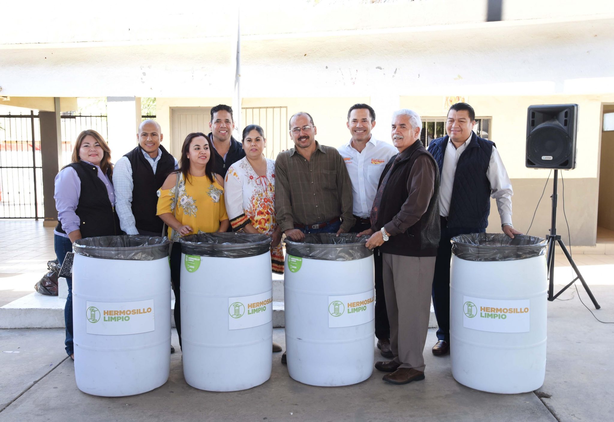 entregan contenedores de basura