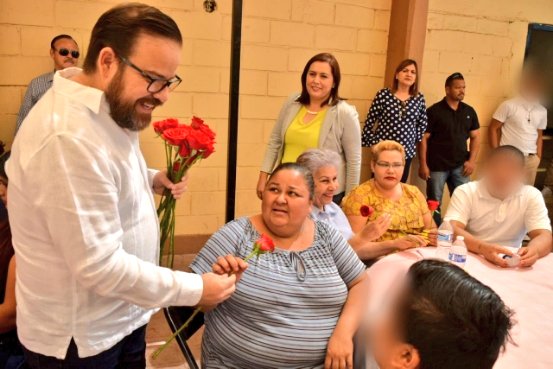 FESTEJO DIA DE MADRES EN CENTRO INTERMEDIO (5)