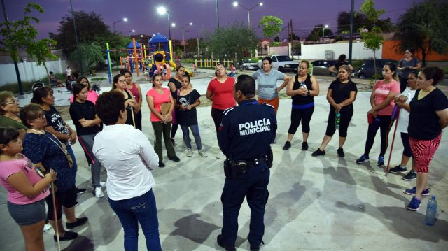 Comunicado 839, 270819, Llevan pláticas de seguridad personal a mujeres (2)