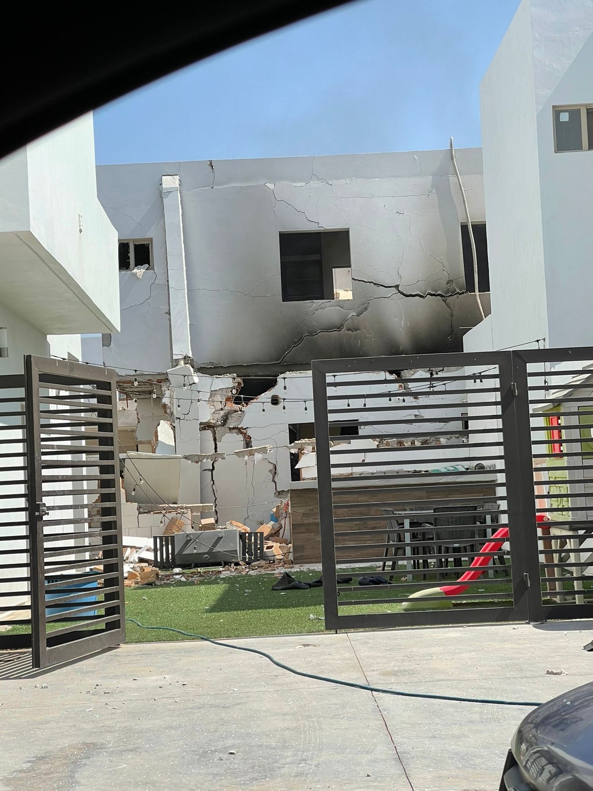 Explota casa en Hermosillo, dos personas graves - Central Informativa TV