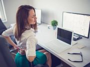 ¿Dolor de espalda? Practica estos ejercicios para enderezarla y mejorar la postura