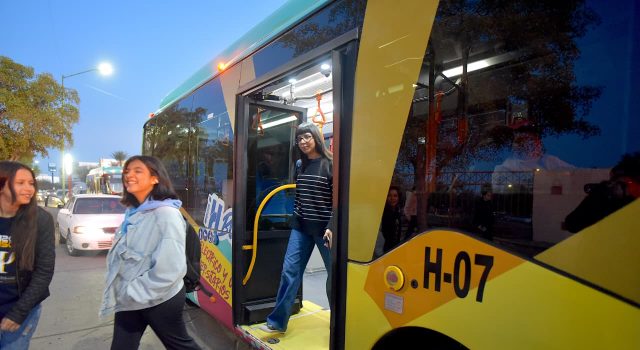 Realiza programa HBus 100 mil traslados gratuitos a estudiantes universitarios