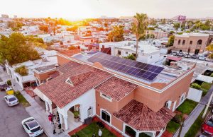 Programa Peso Solar permite a fundación bajar de 13 mil a 90 pesos su recibo de luz.